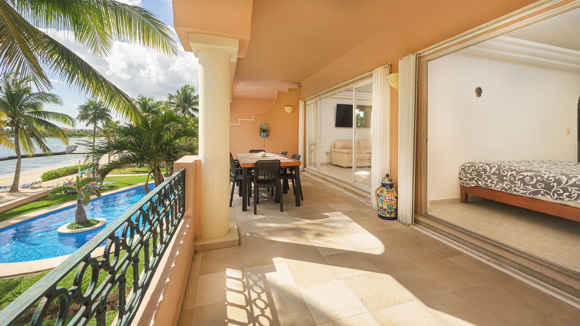 Quinta del Sol • Oceanfront Condo, Beachfront Residence photo 5