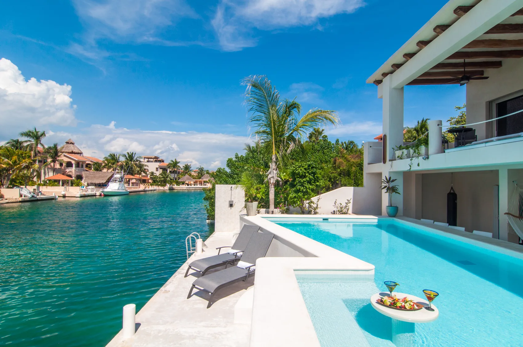 Casa la Torre - Spacious 5 Bedroom Waterfront Luxury photo 3