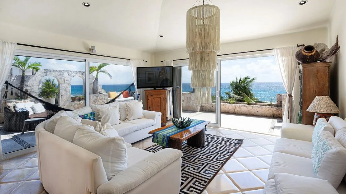 Quinta Luna Penthouse • A Rare Oceanfront Sanctuary photo 4