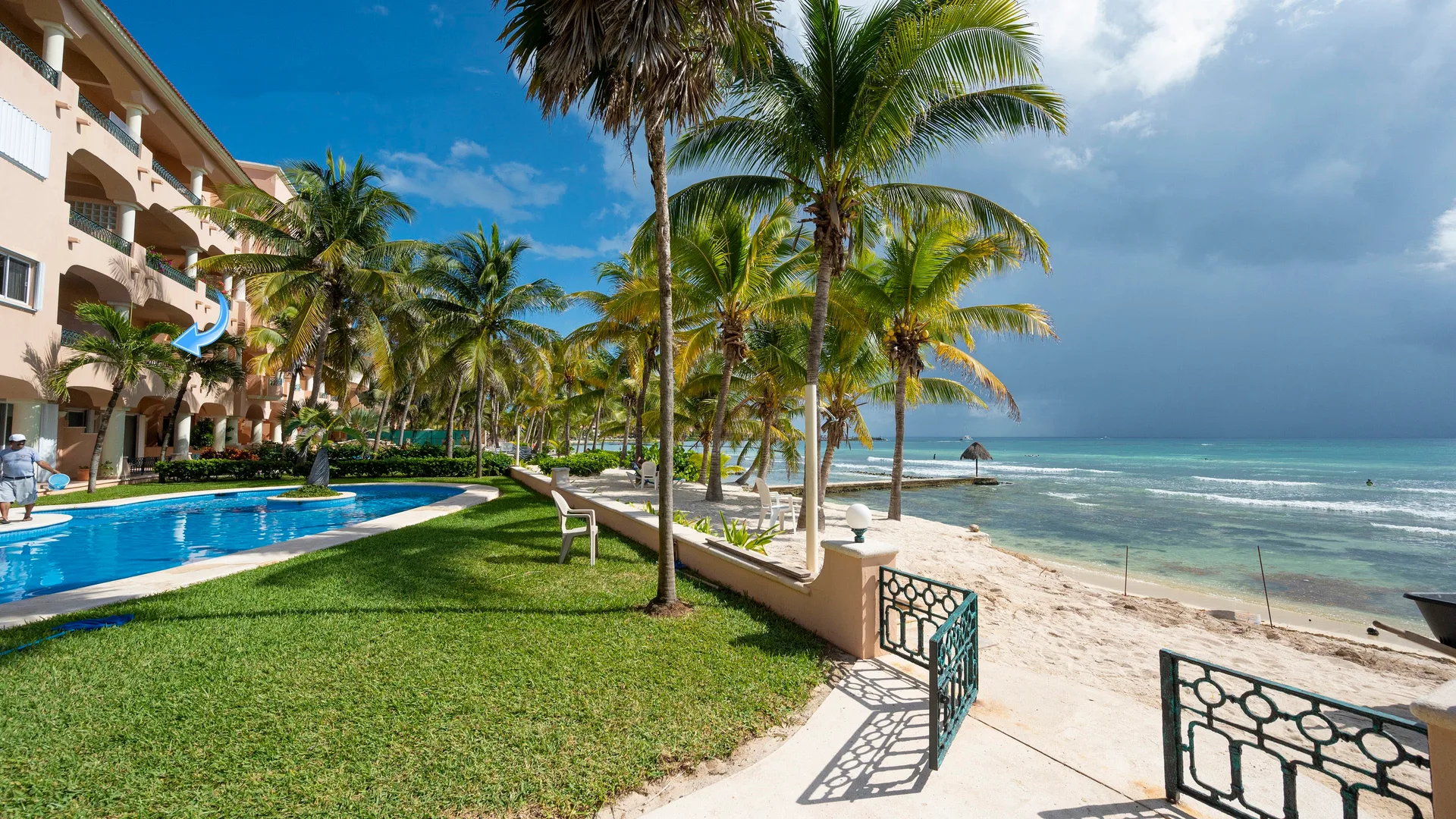 Quinta del Sol • Oceanfront Condo, Beachfront Residence photo 2
