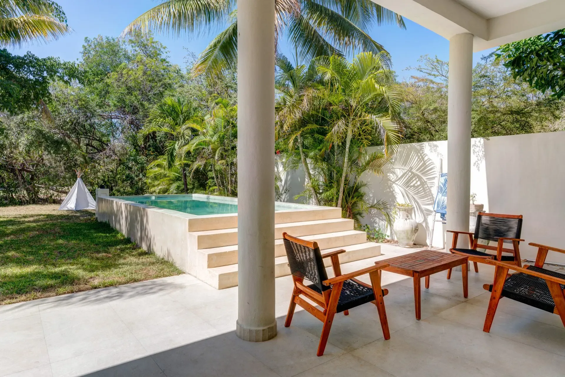 Elegant 5 Bedroom house + Guest House on Golf Course photo 3