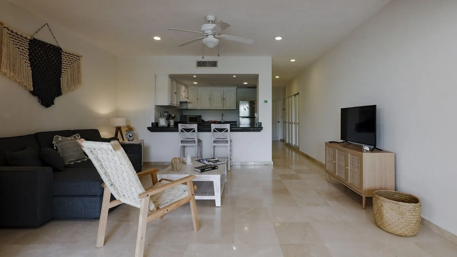 Portobello Grand Marina: Poolside Living - 1 Bed / 1 Bath in 114 photo 5