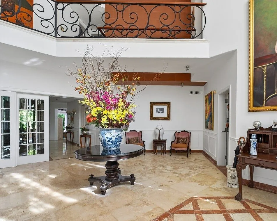 Villa Santiago • Timeless Sophistication on the Emerald Fairways photo 2