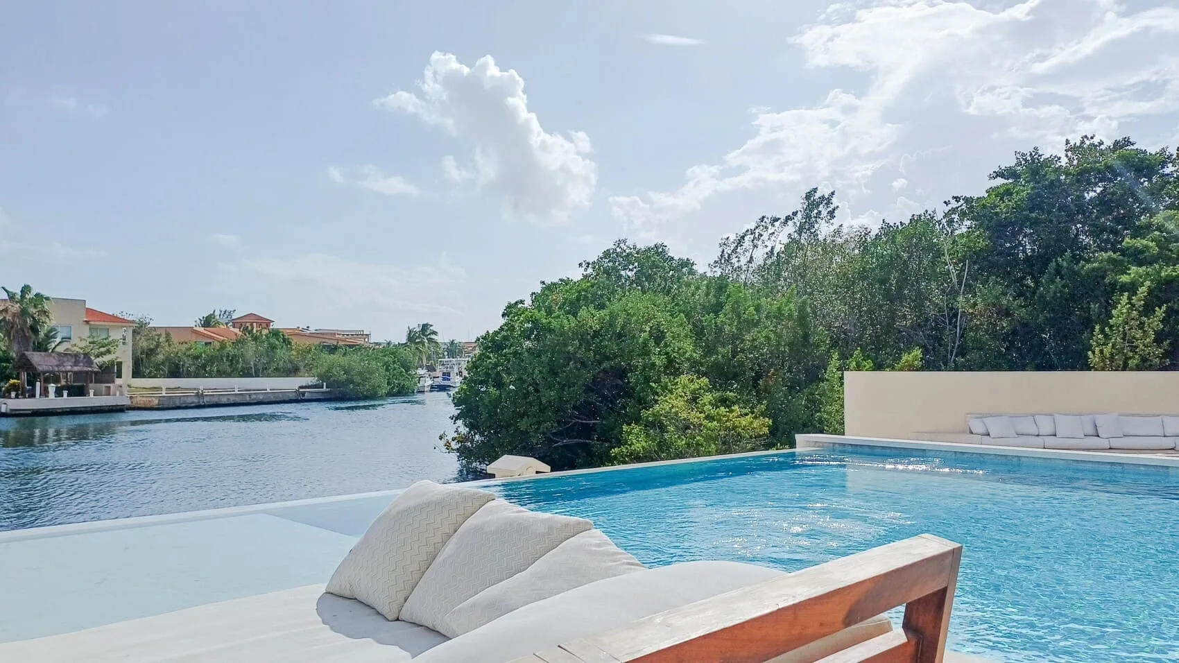 Club Aqua 201 • Modern Elegance on the Marina photo 1