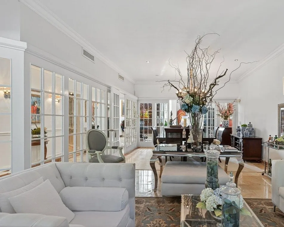 Villa Santiago • Timeless Sophistication on the Emerald Fairways photo 3