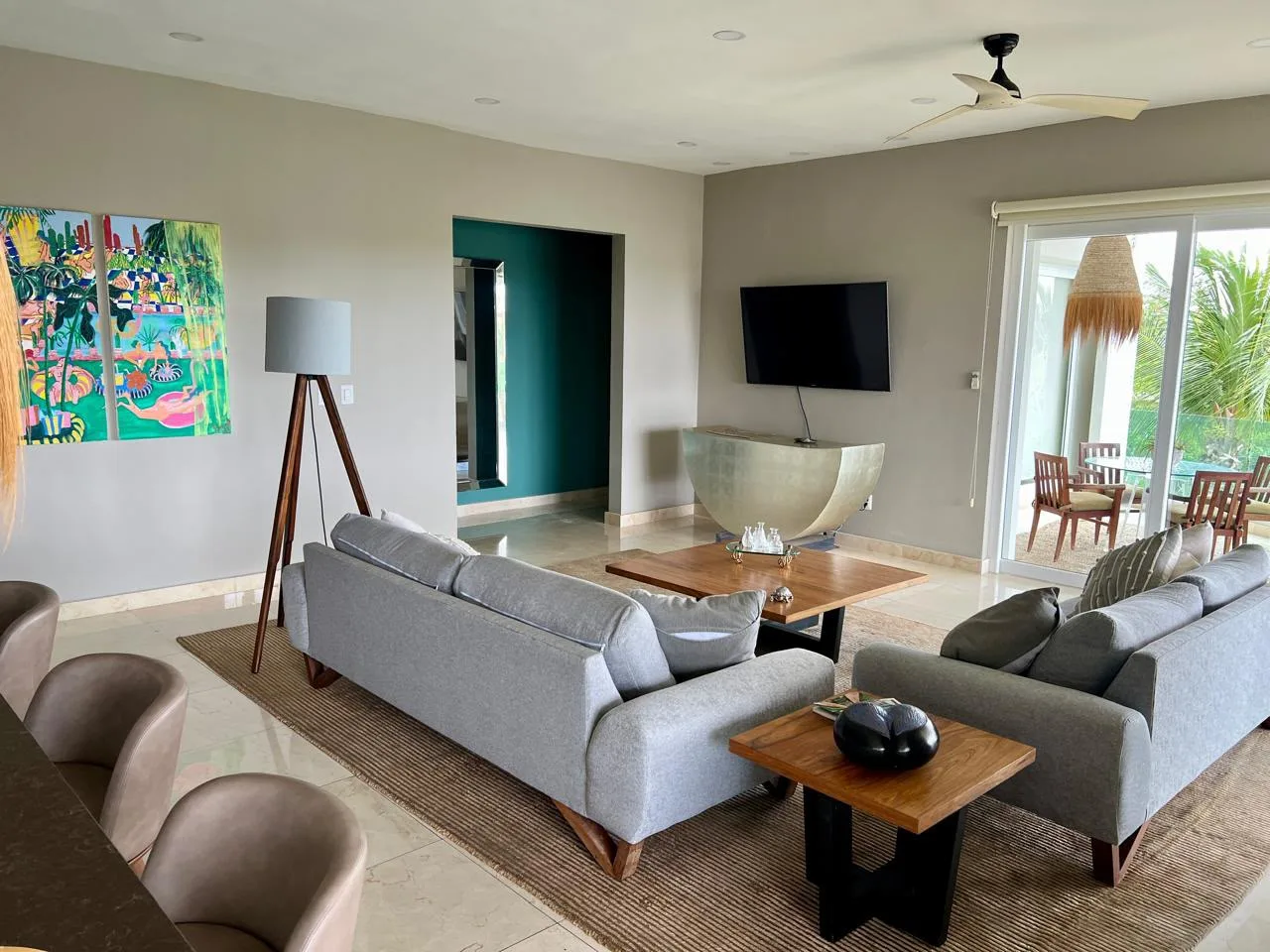 Beautiful 2 Bedroom Canal-Front Vacation Rental photo 5