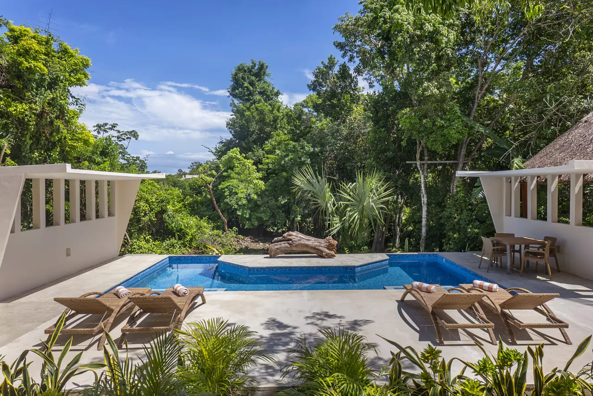 2 Level Penthouse-2 Bed/ 2 Bath with Rooftop Pool and Golf Course View (302) photo 1