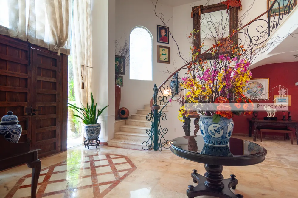 Villa Santiago – Three Levels of Sophistication & Spacious Living photo 2