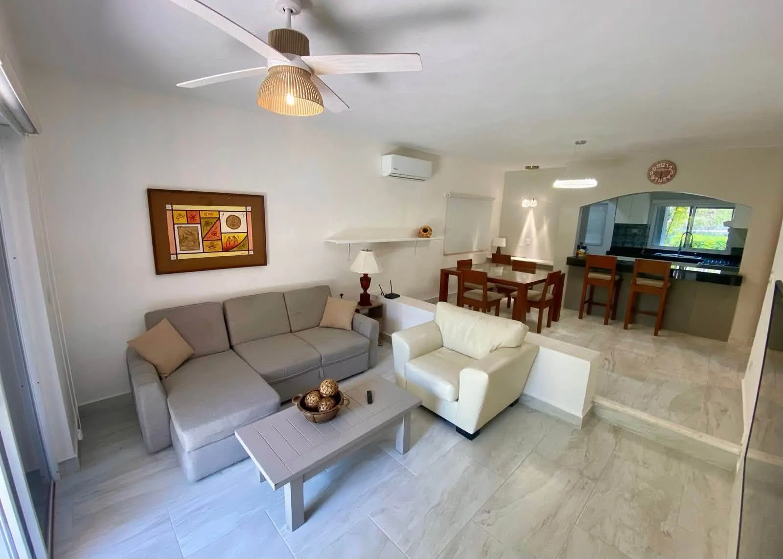 3-bed stunner with Balcony and Golf Course Views photo 3
