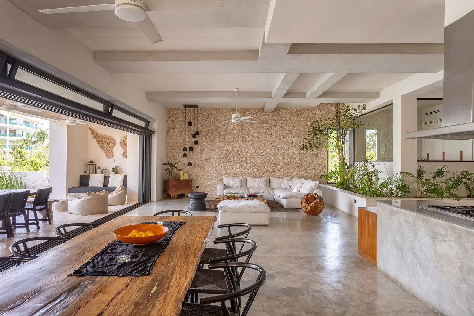 Casa del Viento — Luxury 5 Bed Beachfront Home with Boat Dock photo 2
