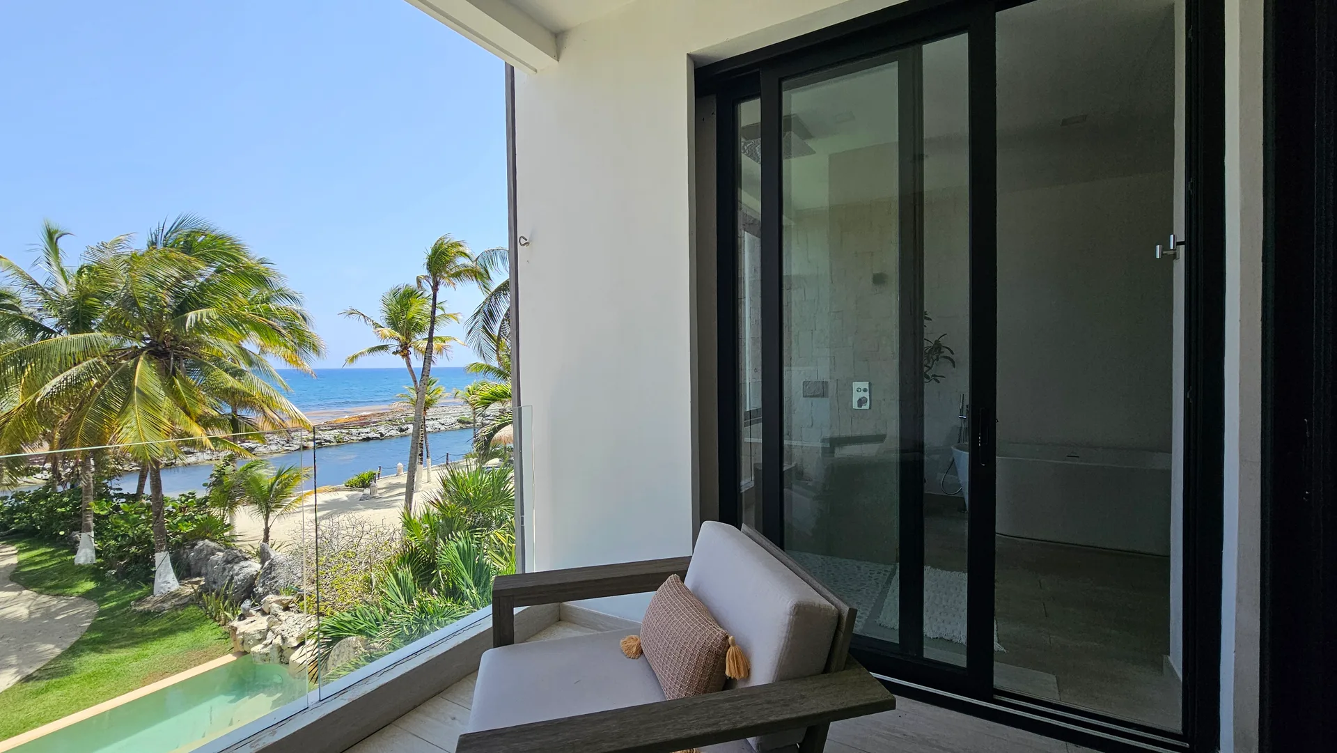 3BR Luxury Beachfront Villa | Designer Furnished photo 1