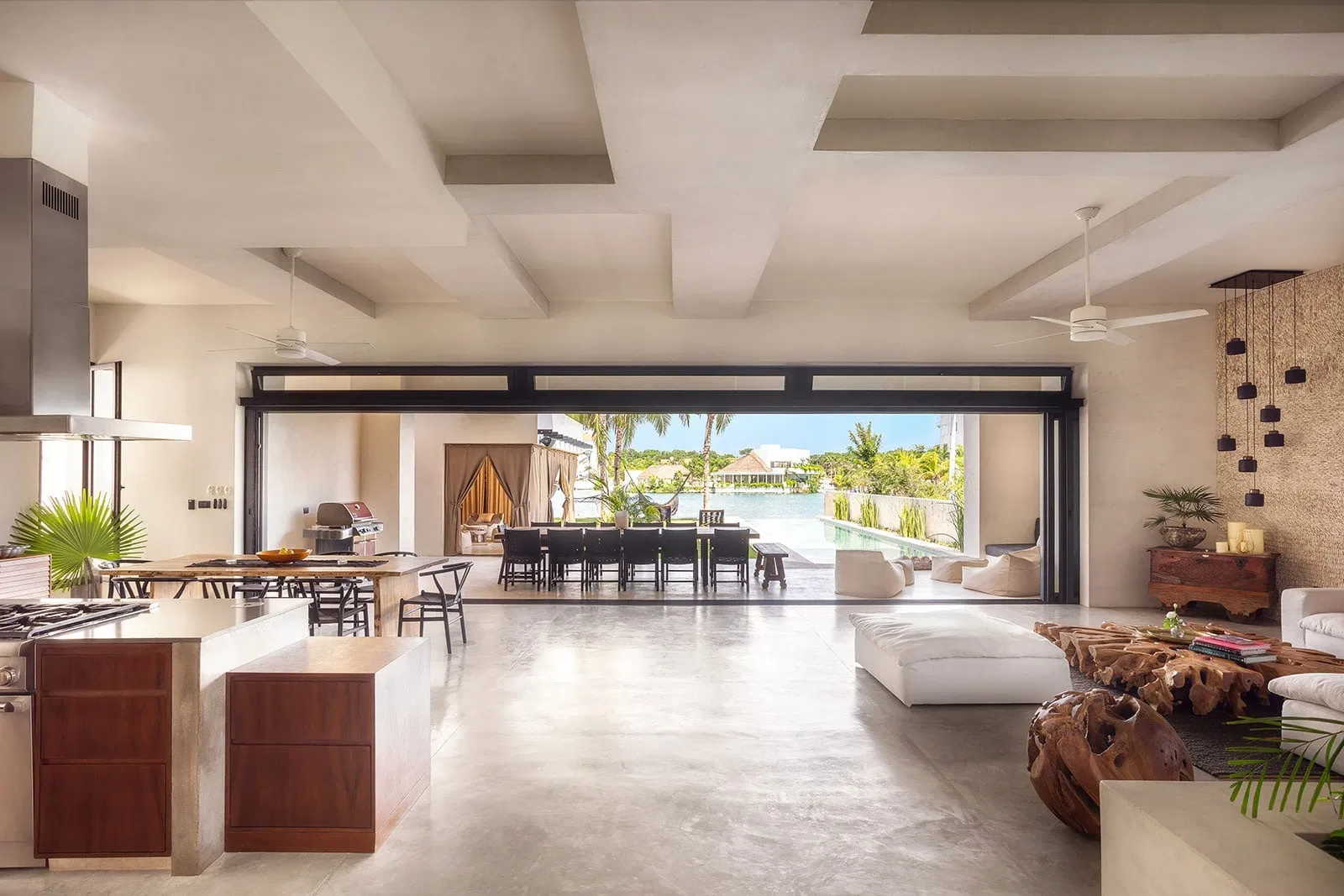 Casa del Viento — Luxury 5 Bed Beachfront Home with Boat Dock photo 3