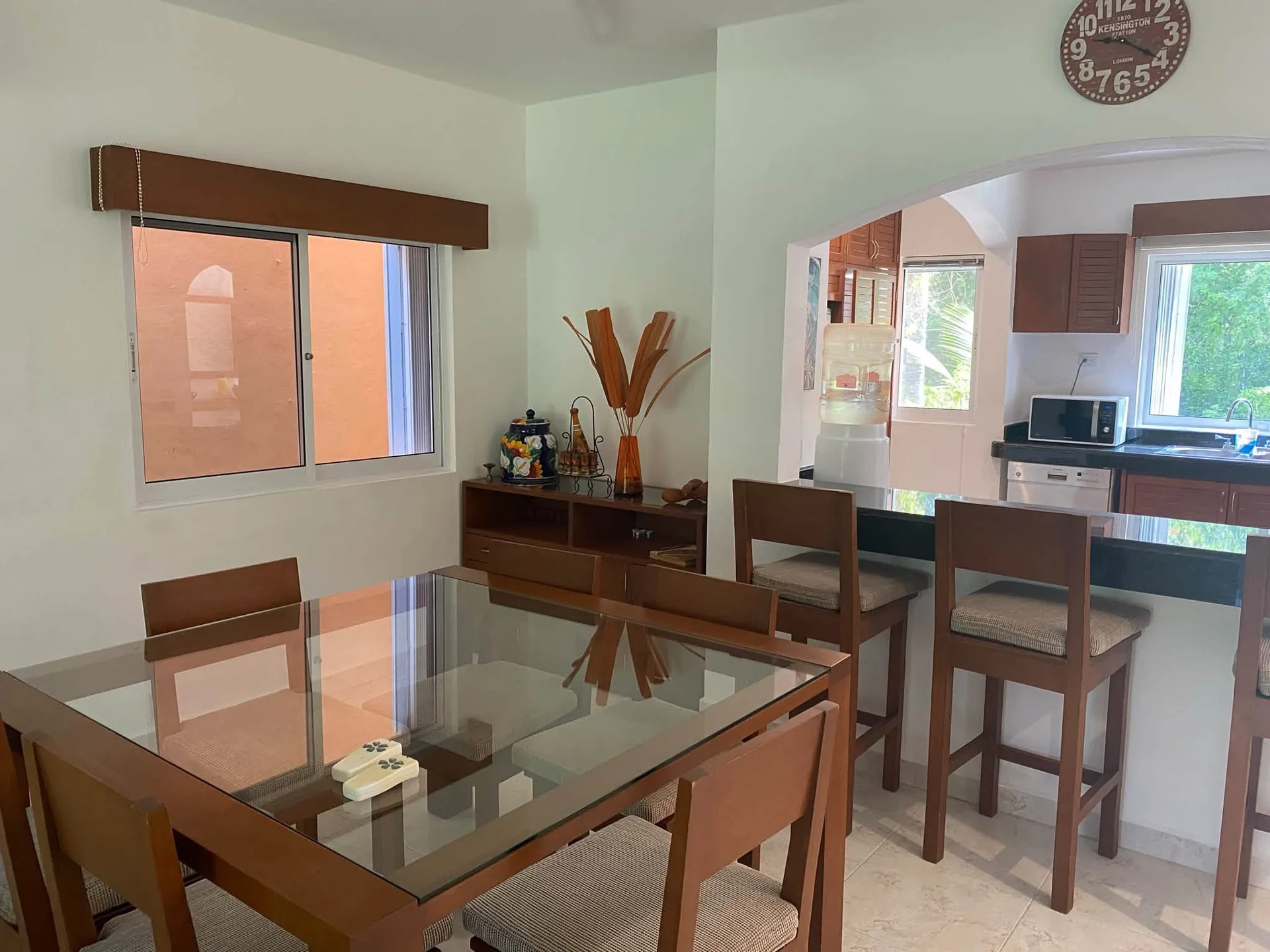 3-bed stunner with Balcony and Golf Course Views photo 4