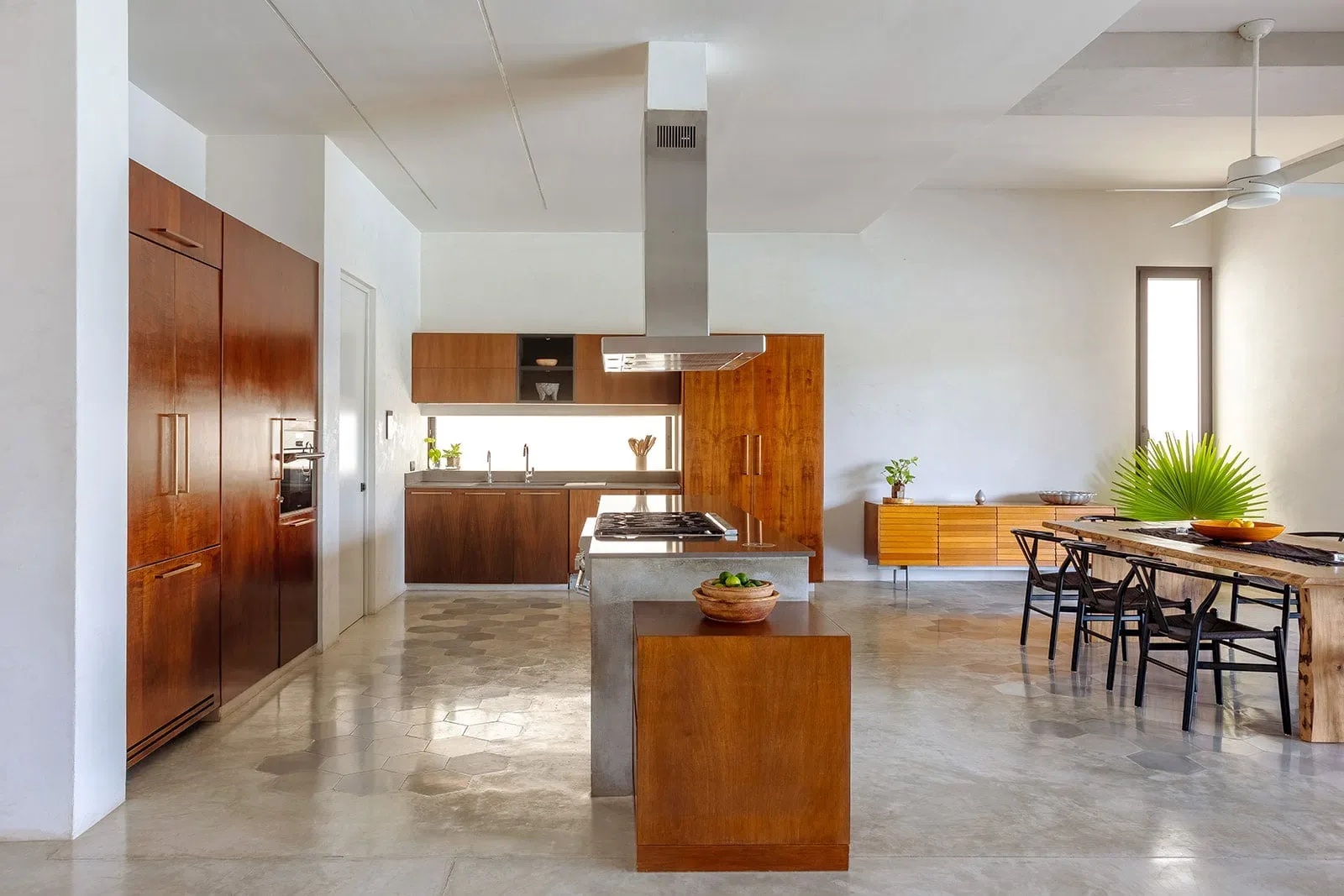 Casa del Viento — Luxury 5 Bed Beachfront Home with Boat Dock photo 4