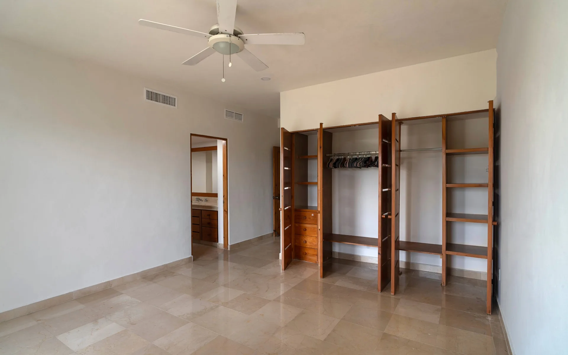 3 Bedroom Ocean-Front Apartment photo 5